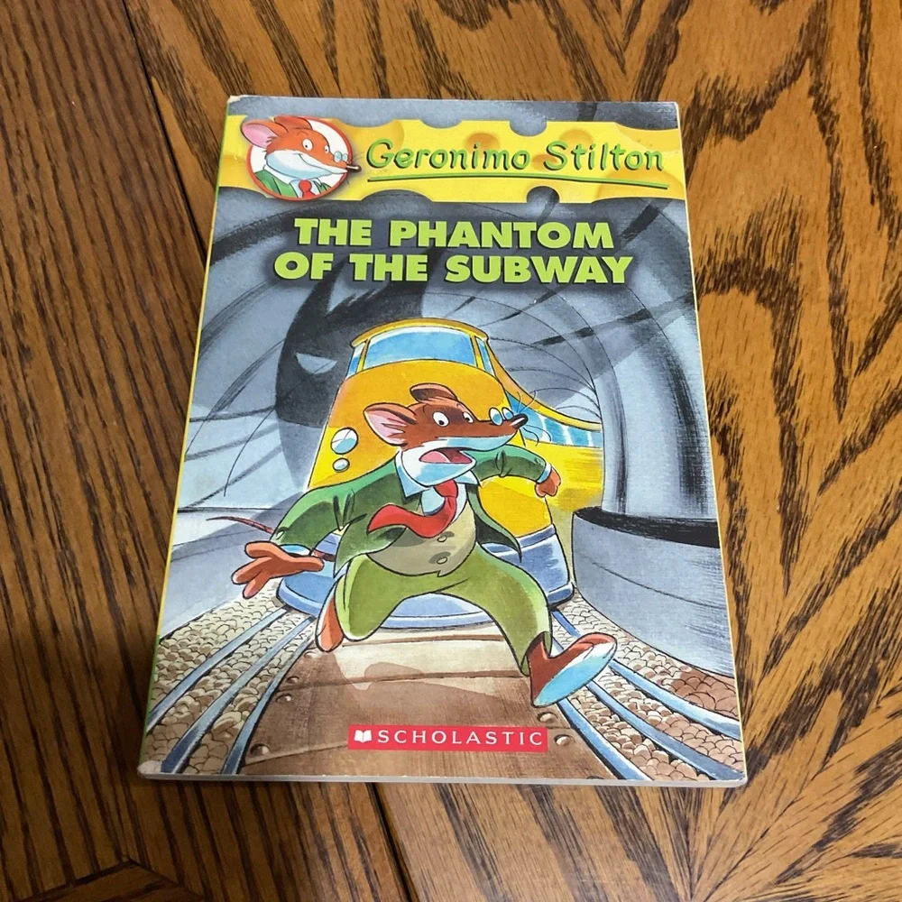 2 Geronimo Stilton and 2 Marvel Comic X-men & Spider-Man Chapter Books Set